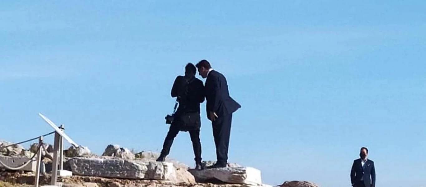 Μιλτιάδης Βαρβιτσιώτης: Ερωτήματα από την φωτογράφισή του στον Ιερό Βράχο της Ακρόπολης